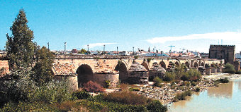 La Junta inicia la restauración del puente romano de Córdoba