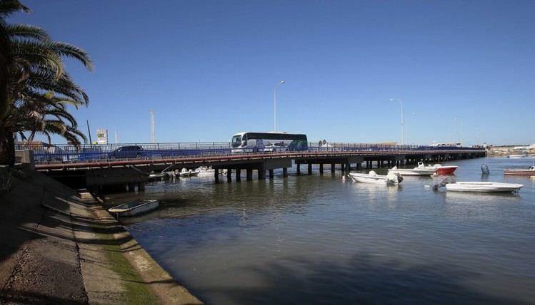 Junta de Andalucía inicia obras de rehabilitación del puente sobre el río Carreras en Isla Cristina