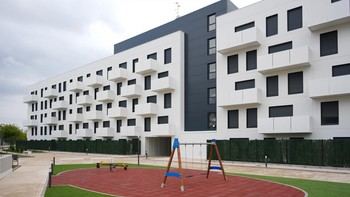 Díaz Ayuso impide acceso a vivienda protegida por cinco años a condenados por ocupación ilegal