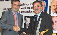 Mejor Proyecto Urbanístico a la rehabilitación del centro de Cádiz, la más importante a nivel europeo. Recogió el premio Fermín Moral, consejero delegado de la Junta andaluza y lo entregó el director general de Vivienda de Fomento.